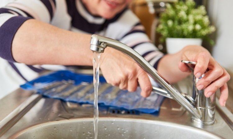 fix a leaky kitchen faucet