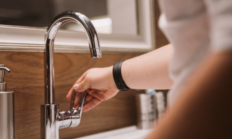repair a leaky kitchen faucet