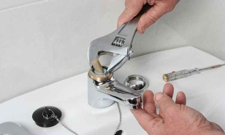How to Repair A Single Handle Kitchen Faucet