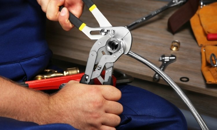 How to Replace a Toilet Flexible Hose