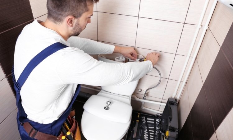 fix a leaking toilet cistern